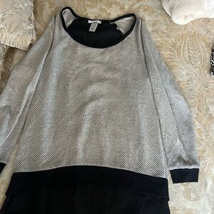 2 Bar lll black and white tops